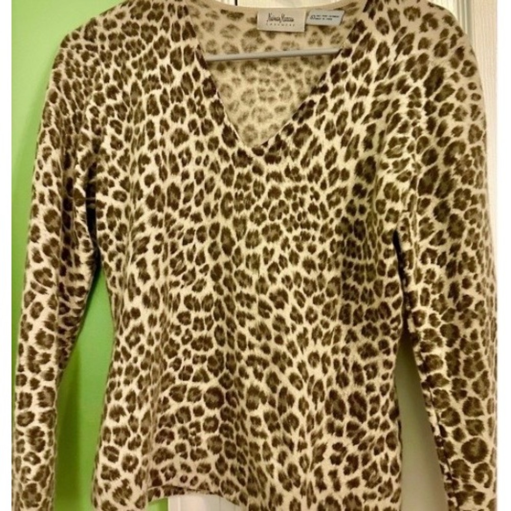 Neiman Marcus Cashmere Sweater Womens Large Leopard Print V-Neck Tan Brown Knit